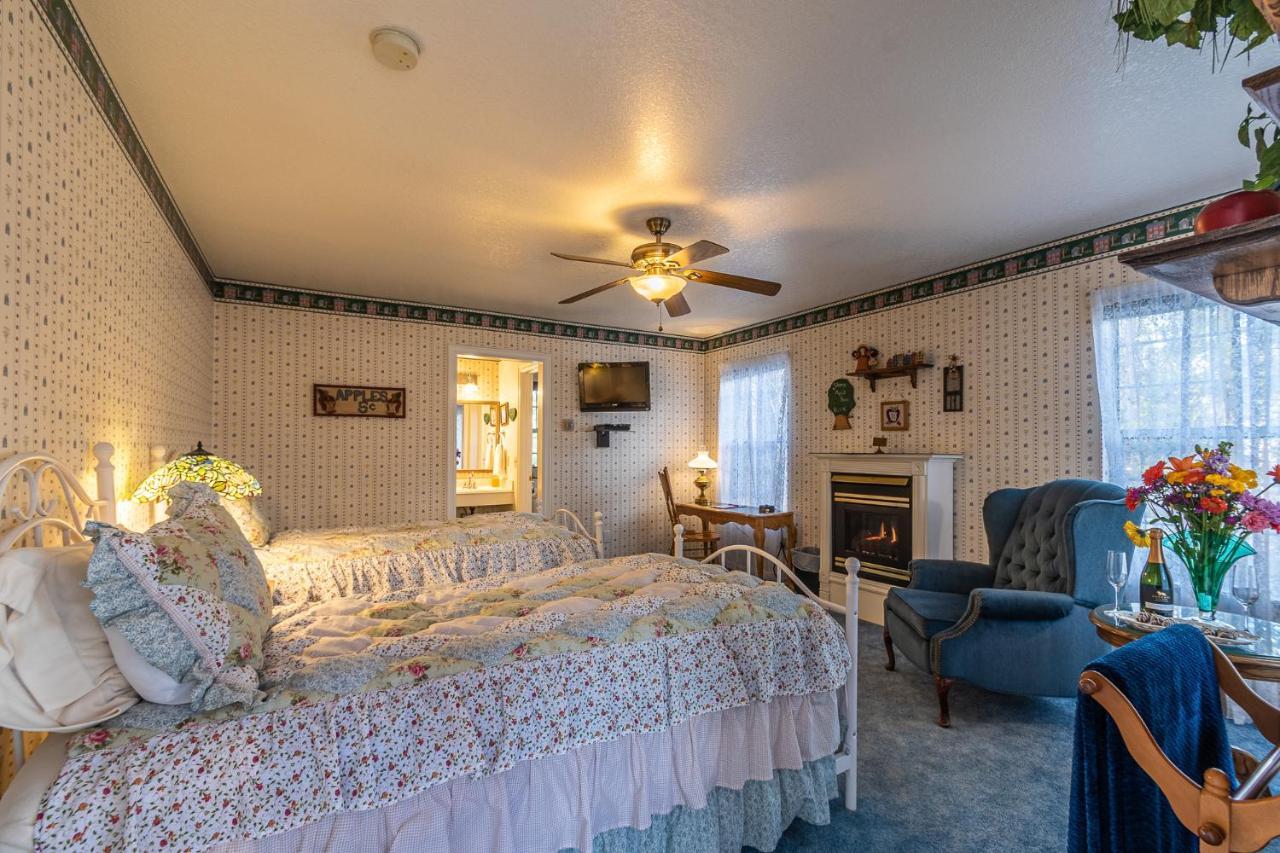 Apples Bed And Breakfast Inn Биг Бэар Лейк Экстерьер фото
