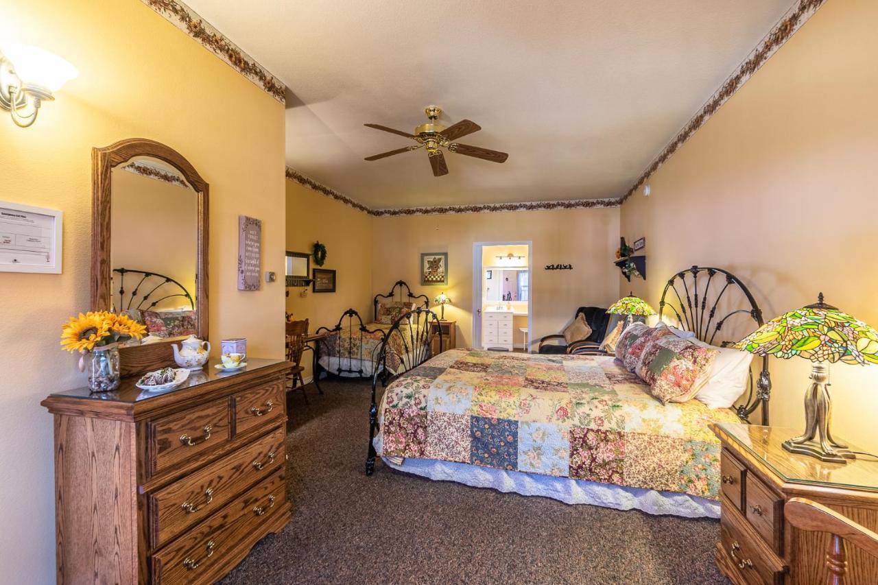 Apples Bed And Breakfast Inn Биг Бэар Лейк Экстерьер фото