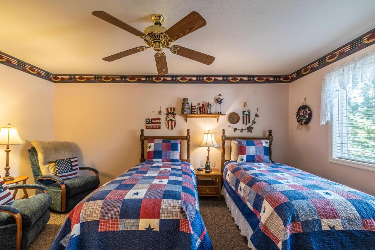 Apples Bed And Breakfast Inn Биг Бэар Лейк Экстерьер фото
