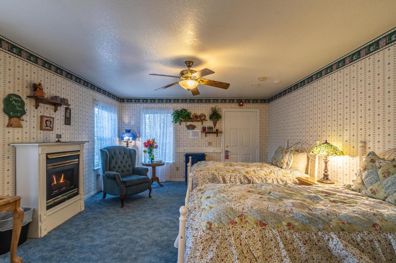 Apples Bed And Breakfast Inn Биг Бэар Лейк Экстерьер фото