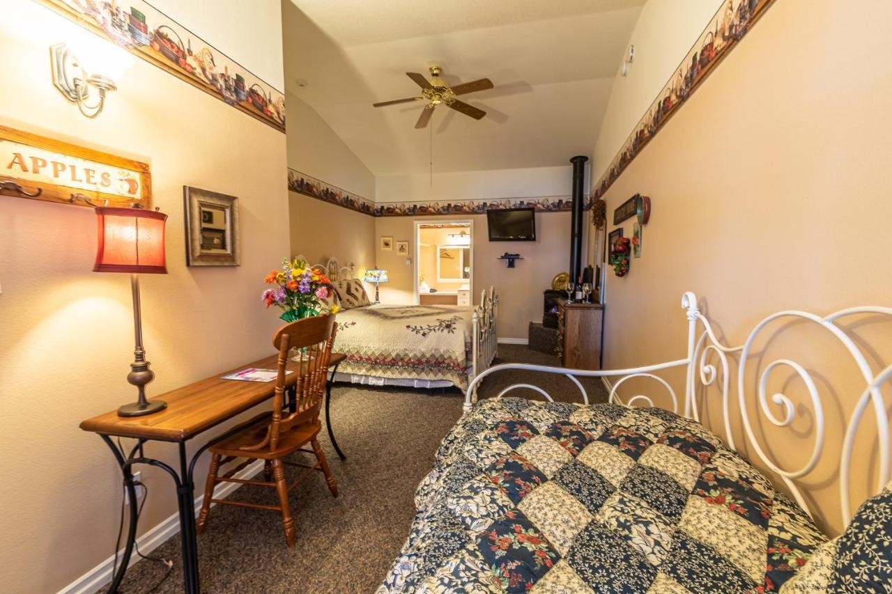 Apples Bed And Breakfast Inn Биг Бэар Лейк Экстерьер фото