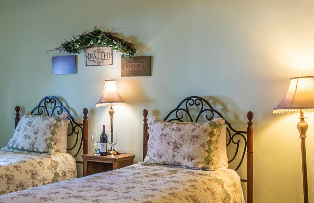 Apples Bed And Breakfast Inn Биг Бэар Лейк Экстерьер фото