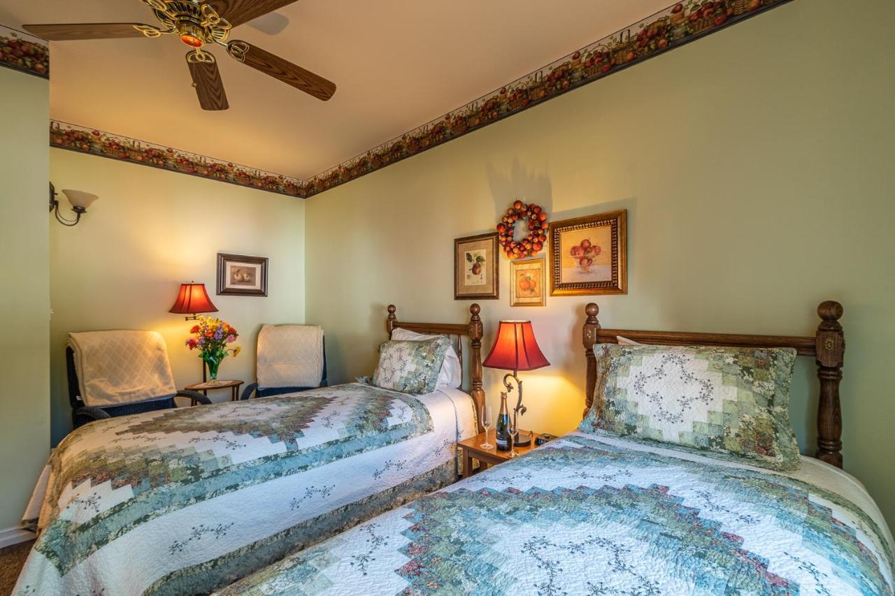 Apples Bed And Breakfast Inn Биг Бэар Лейк Экстерьер фото